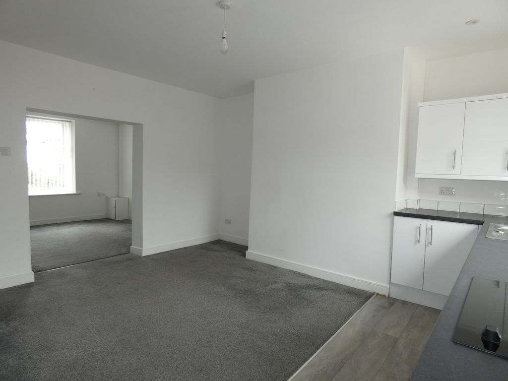 Kitchen/Diner into Lounge- click for photo gallery